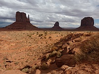 EBIZONA 2013 Mirek 308  Monument Valley, Známé Mittens (palčáky) na vstupu do parku - pátek, 25. října