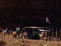 EBIZONA 2013 Mirek 315  Monument Valley, Park je možné projíždět s průvodcem i na koni - pátek, 25. října