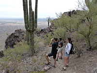 EBIZONA 2013 Mirek 407  Picacho Peak, Erika, Hillary a Martin pozorují Kitt Peak - pondělí, 28. října