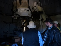 EBIZONA 2013 Mirek 546  Mt. Hopkins, Hejtman studuje detaily dalekohledu - pátek, 1. listopadu