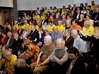 JG-JK 80-narozeniny RK 083  V divadle Semafor - před představením