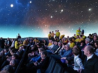 90narJG JK 2026 Mirek 003  Čekání na oslavence v sále Planetária. - sobota, 21. března
