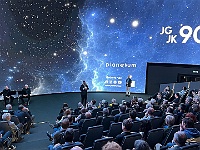 90narJG JK 2026 Mirek 011  Slova se ujímá ředitel Planetária. - sobota, 21. března