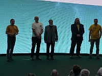 90narJG JK 2026 Mirek 018  Fialová opera v podání ebicyklistů. - sobota, 21. března