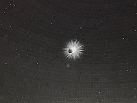 90narJG JK 2026 Mirek 078  Ukázka co dovede planetárium – Detailní pohled na Slunce a Zemi z Měsíce v okamžiku zatmění Měsíce na Zemi - detail. - sobota, 21. března