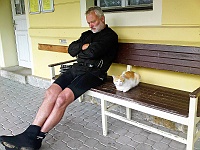 Ebi 2010 Mateno 105  2010 chvíľka oddychu na nádraží - pršelo...