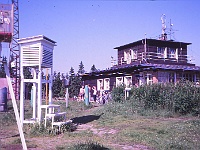 PROFIL 073  Při etapě ze Stach do Loučovic jsme vyjeli na Churáňov (1119 m), kde byla domluvena exkurze do meteorologické observatoře. Foto Zdeněk Štorek.