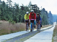 PROFIL 134  Okruh Jizerskými horami ve středu 31. 7. 1996. Ebicyklisté na Kasárenské cestě. Foto Zdeněk Štorek.