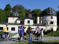 PROFIL 198  Cíl první etapy byl v Hurbanově, kde jsme prohlíželi starou i novou observatoř. Ebicykl už tu jednou byl - v roce 1985. Foto Alexander Pravda.