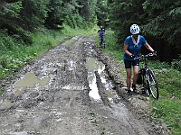 PROFIL 432  Část ebicyklistů se rozhodla přejet hlavní hřeben Malé Fatry rovnou do Kláštora pod Znievom (itinerář vedl přes Fačkovské sedlo). Cesta ovšem byla místy dost náročná... Foto Radka Žáková.